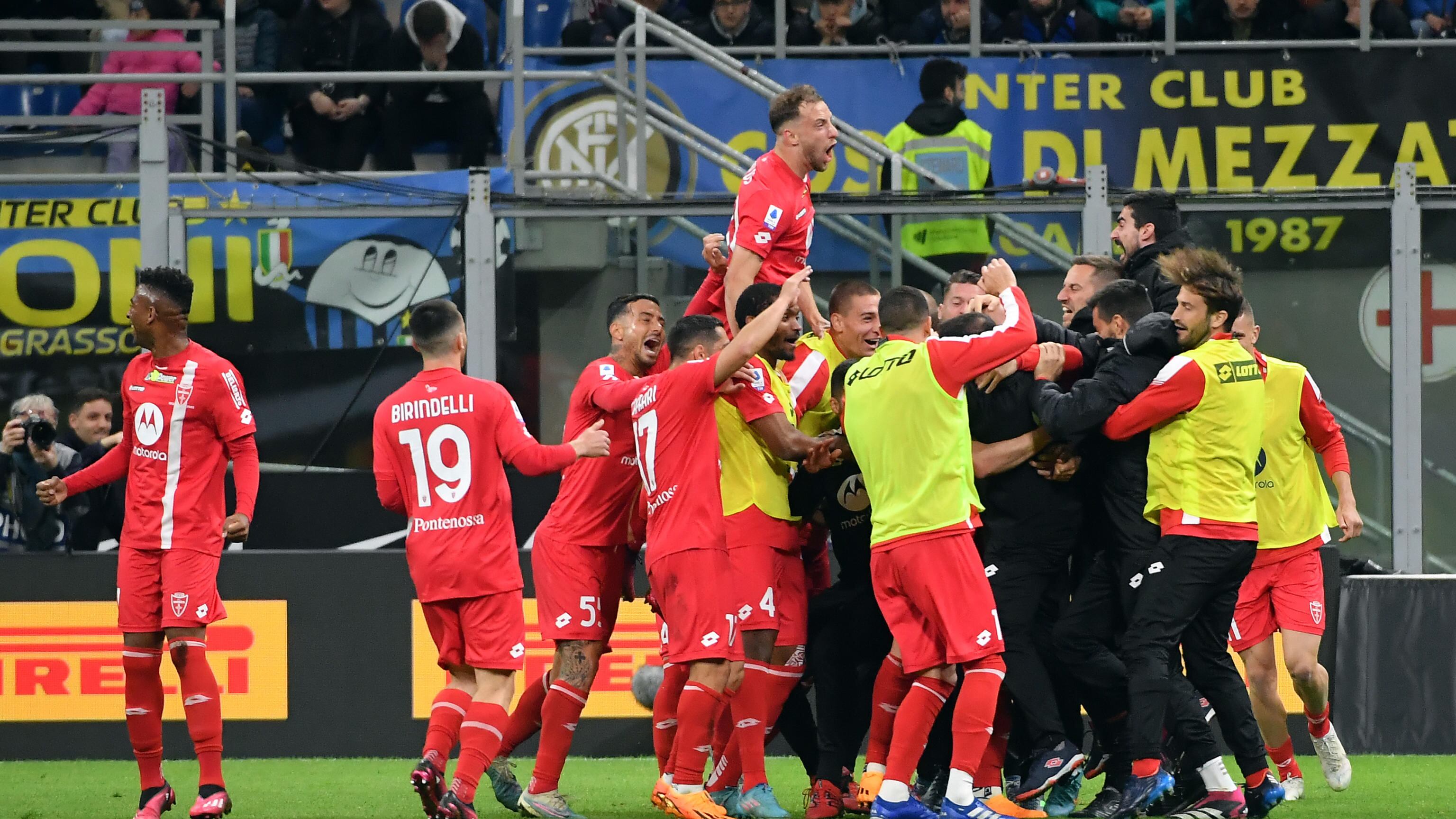 Tonfo Inter, a ridere a San Siro è il Monza corsaro