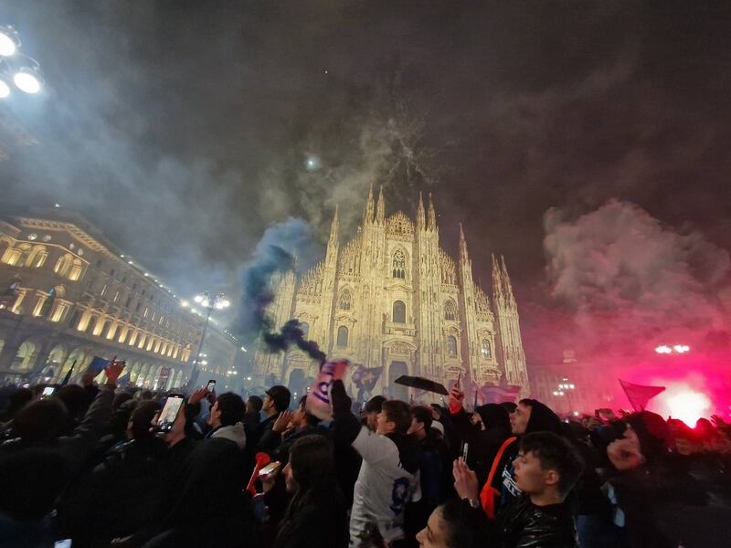 Nella notte bagnata di Milano esplode la gioia nerazzurra 10