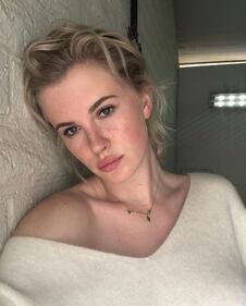 Ireland Baldwin, immagini sexy 14