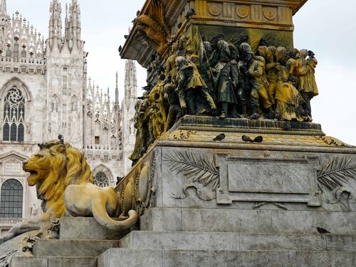 "Statua imbrattata, il Comune sia parte civile"