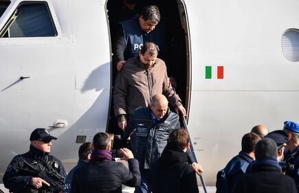L'arrivo di Battisti a Ciampino 1