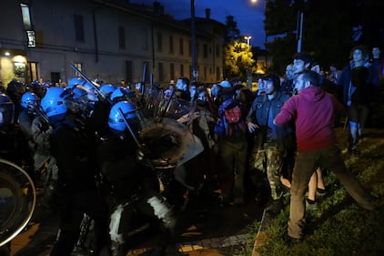 Segrate, Salvini attaccato dagli antagonisti 8