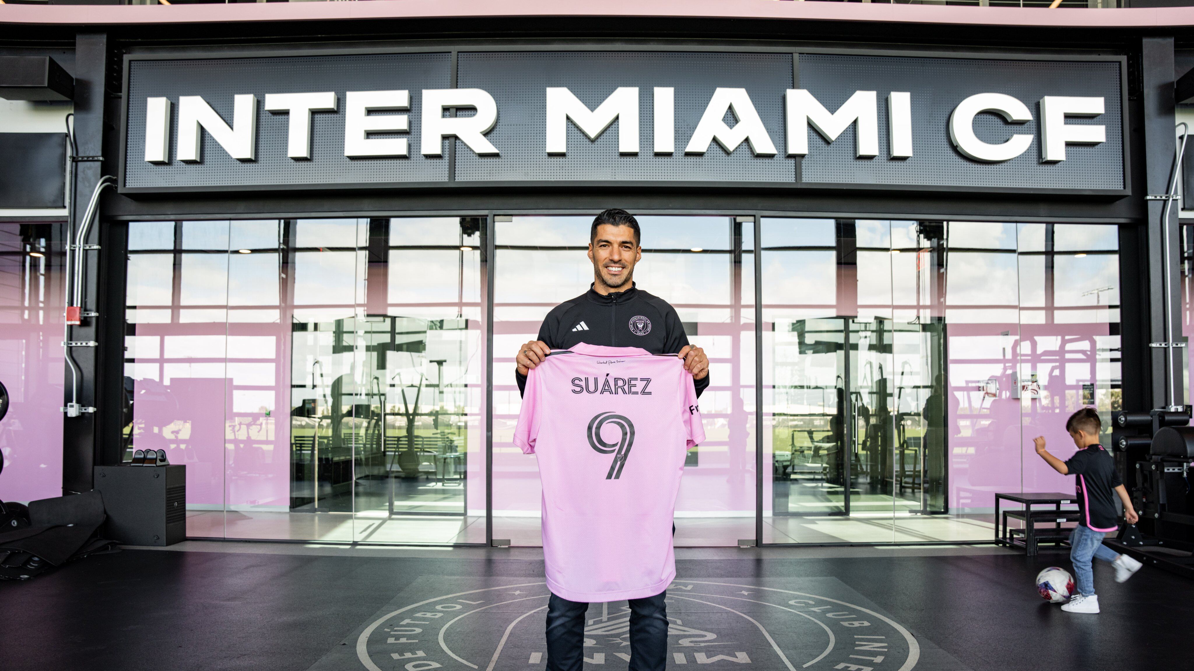 Luis Suarez passa all'Inter Miami: riunita la coppia d'oro con Messi