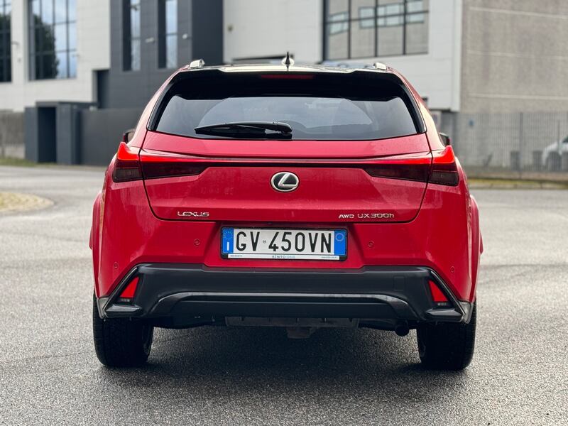Lexus UX 300h: guarda la gallery del crossover premium giapponese 9