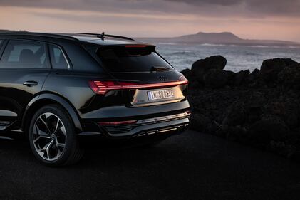 Le immagini della nuova Audi Q8 e-tron 4