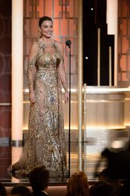 Sofia Vergara, sexy conduttrice dei Golden Globe 2017 2