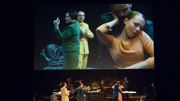 "Aliados" ai confini del teatro musicale Rivas convince e vince il Leone d'Argento