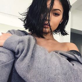 Kylie Jenner, scollatura hot alla serata taco 8