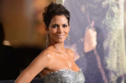 Halle Berry topless su Instagram 13