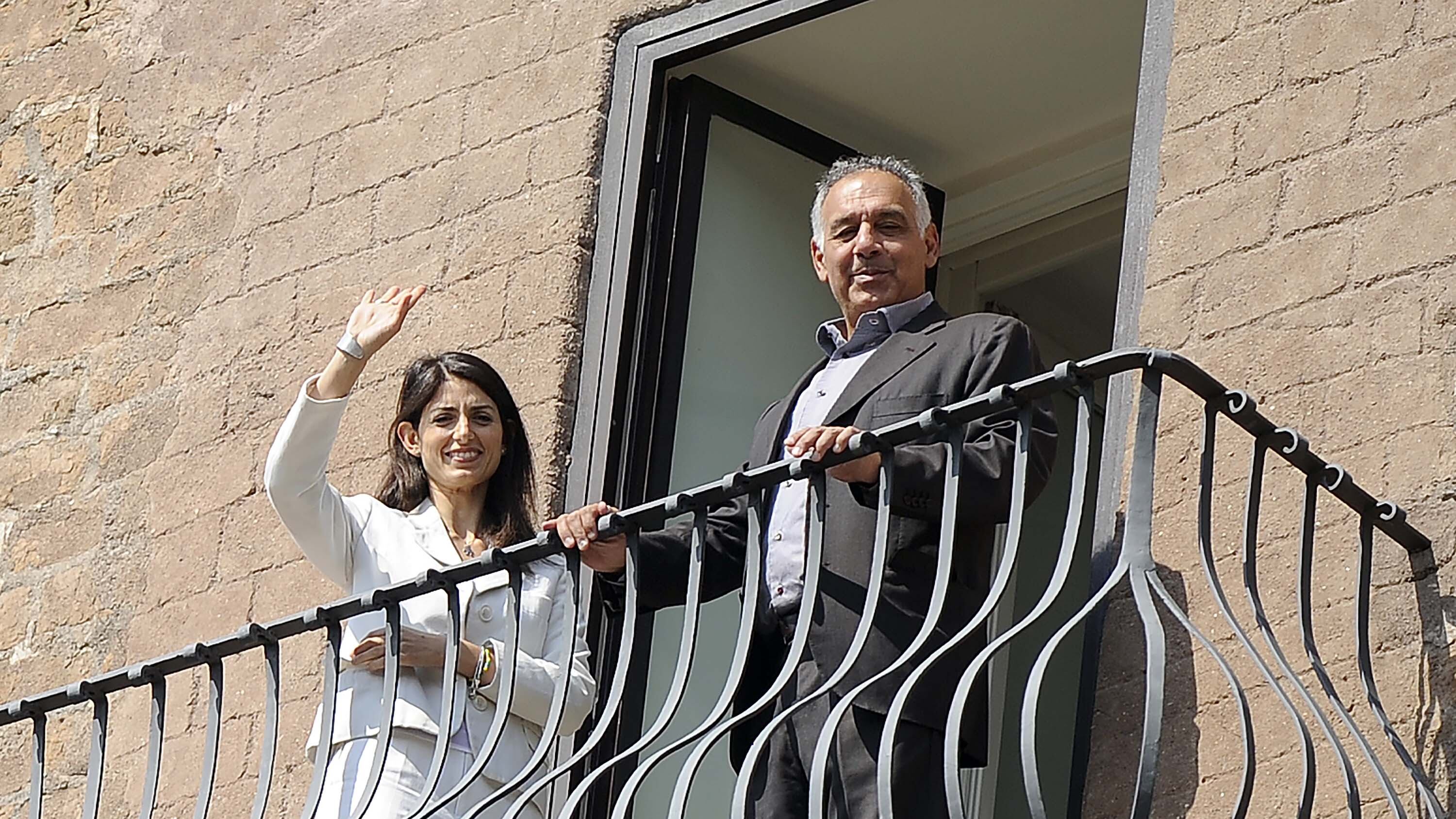 Strade groviera, "Spelacchio" e assessori in fuga. Nella Capitale un disastro che dura da tre anni