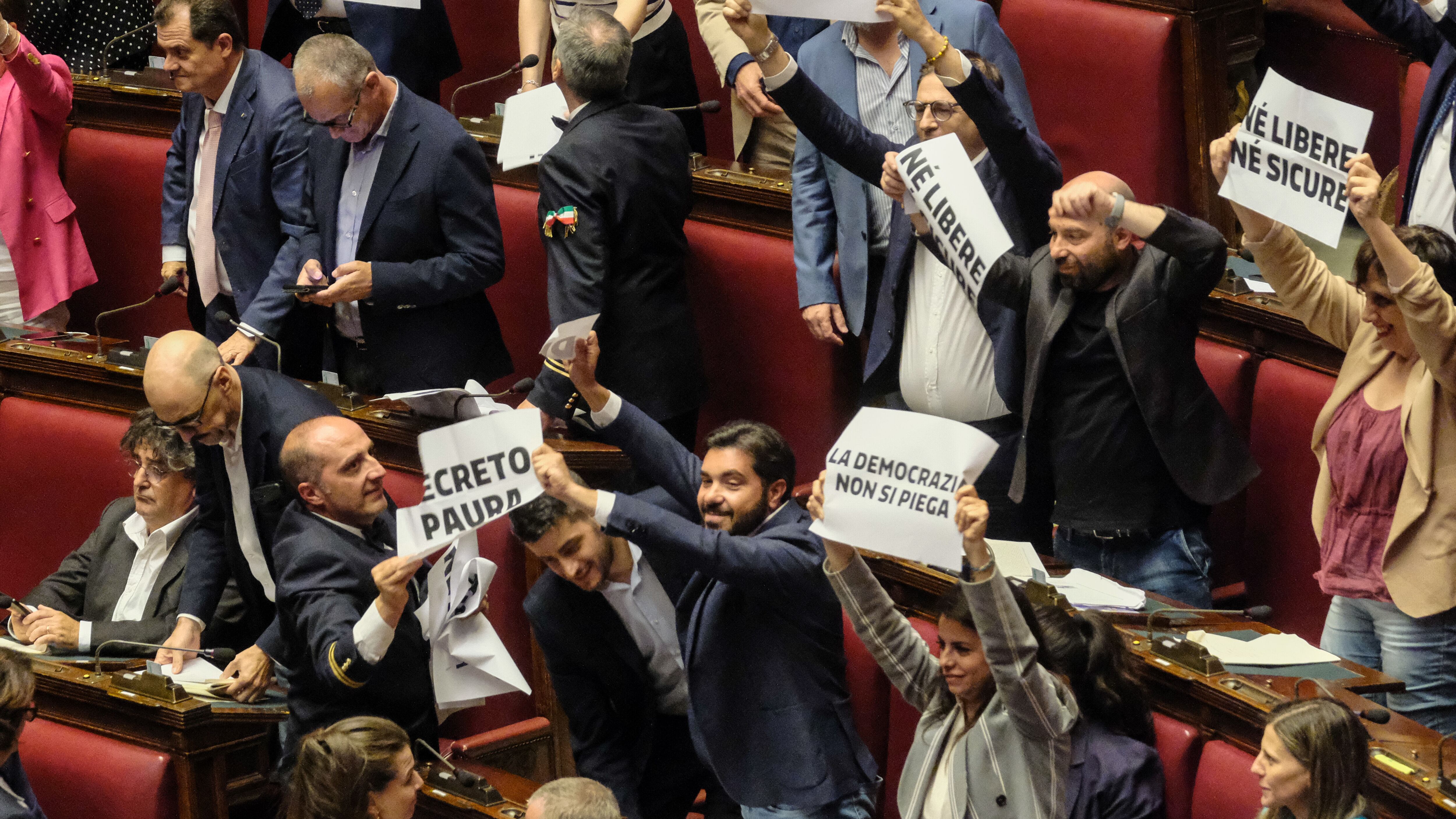 Dl Sicurezza, caos in Aula: cosa è successo