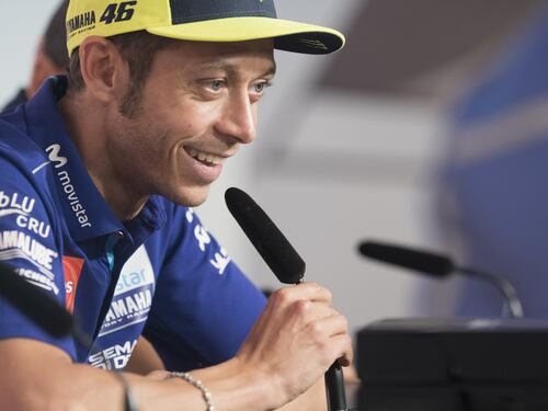 Valentino Rossi punge Dovizioso: "Il suo sorpasso? Poco intelligente"