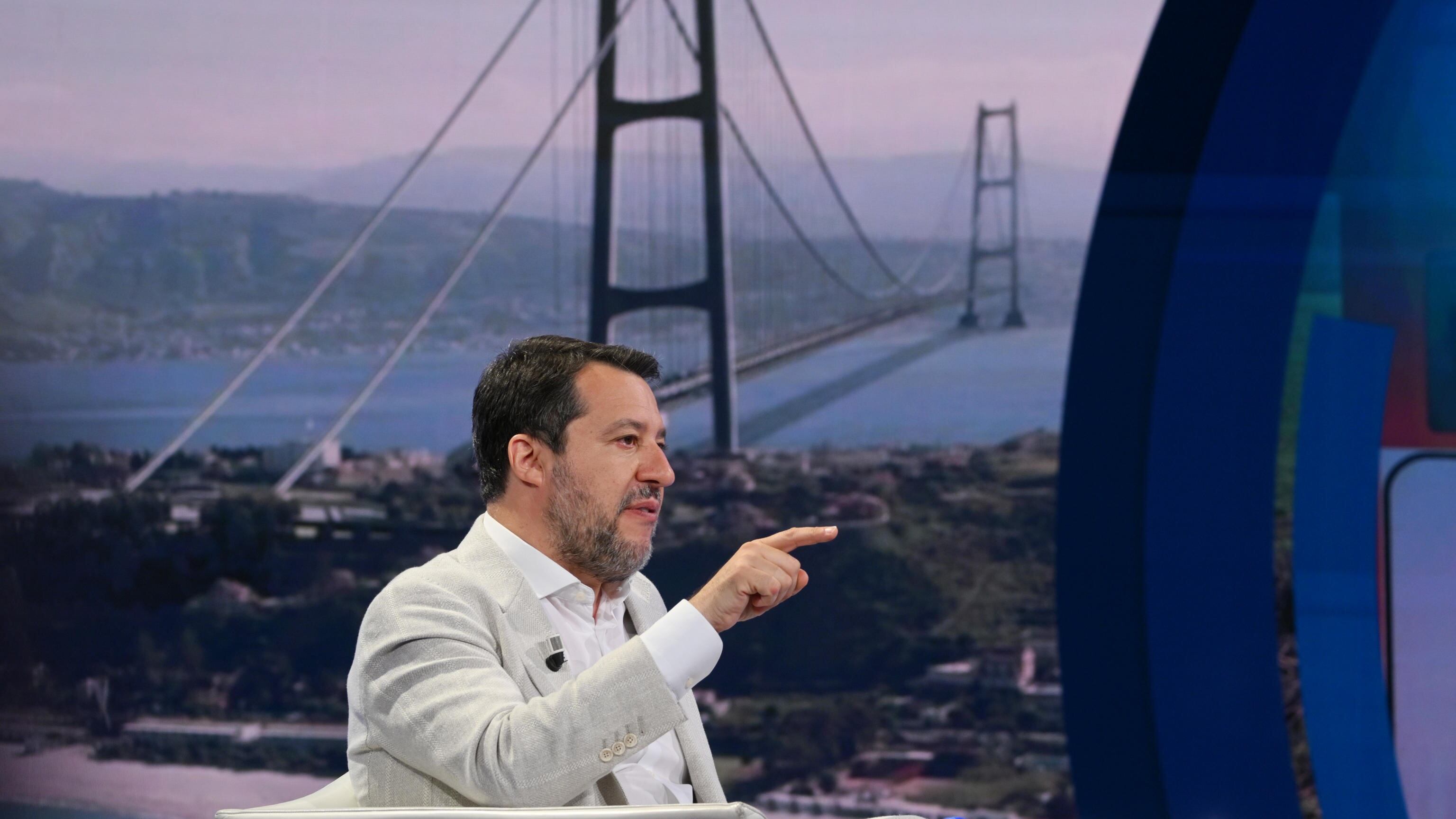 Ponte sullo Stretto, l'ira di Salvini: "Decisione politica della Corte dei Conti"
