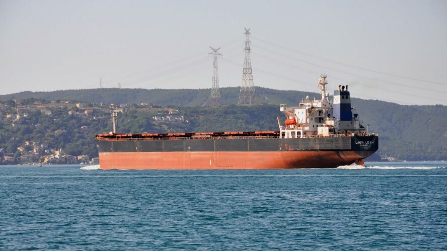 Incidente nel Bosforo per una nave diretta in Italia: cosa è successo