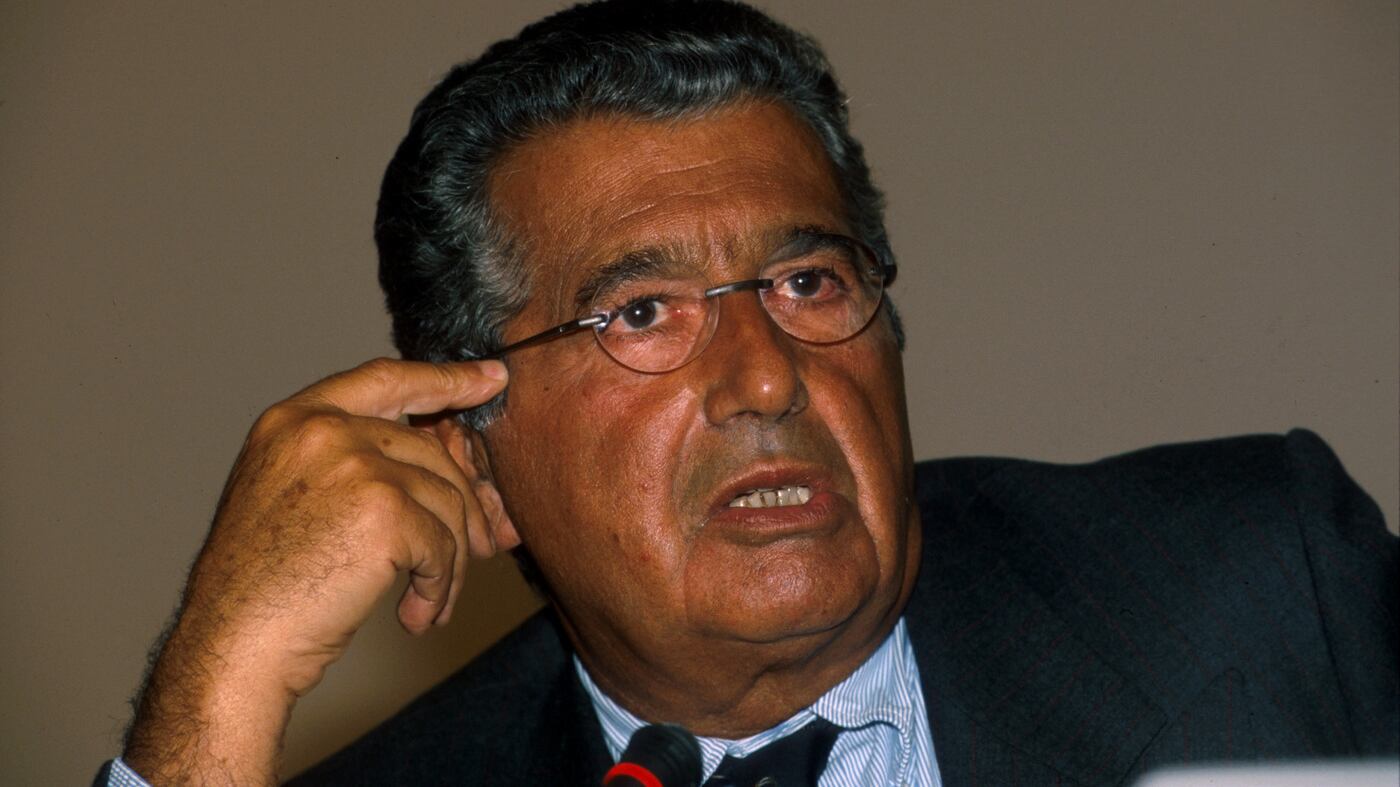 De Benedetti fa come Prodi: ''Favorevole a un governo Pd con Berlusconi''