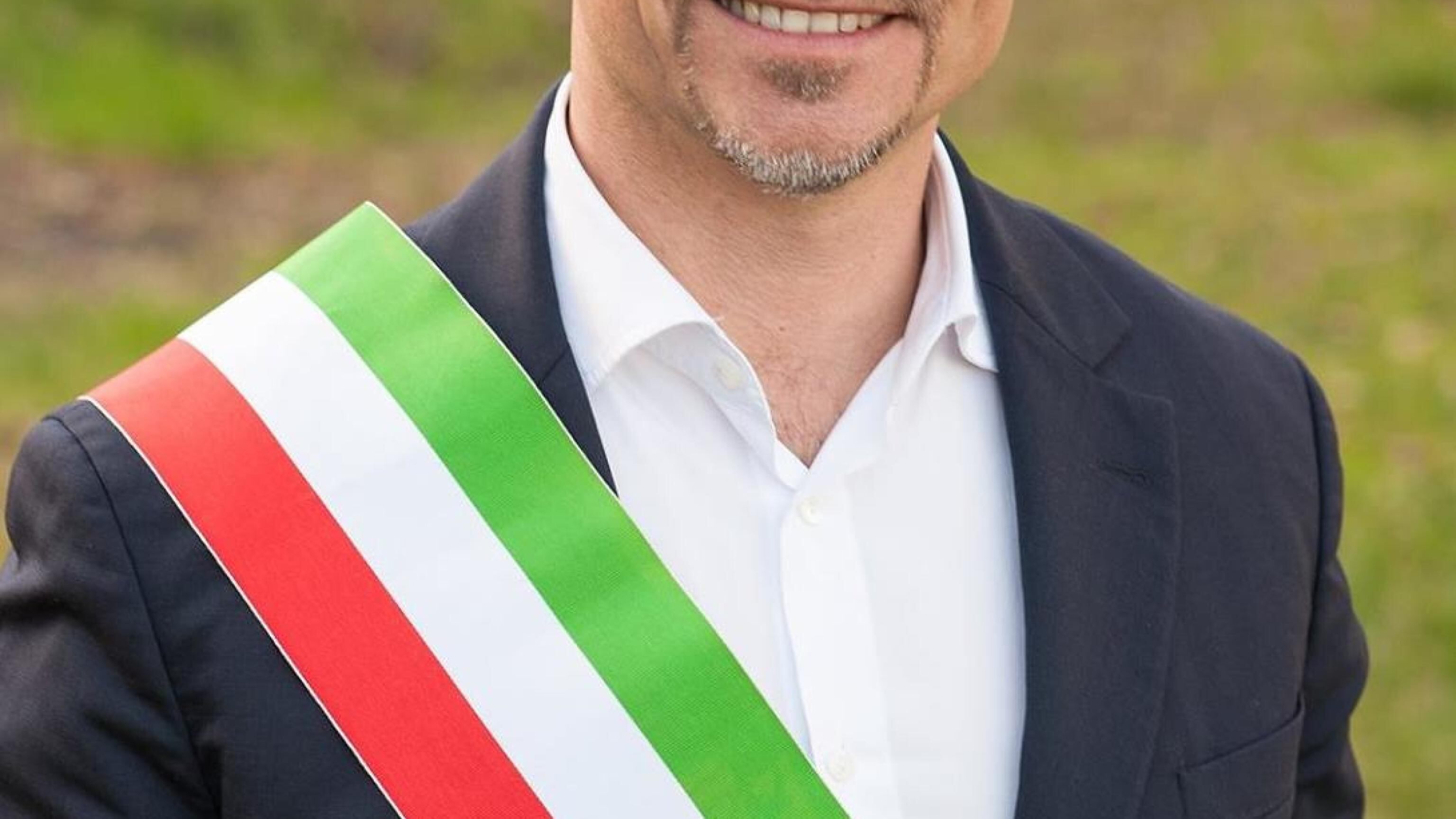 "Stanno coi 5S". Il Pd perde pezzi: Casini va con Renzi
