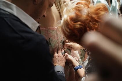 Nel backstage della sfilata. Qui si prepara la bellezza 6