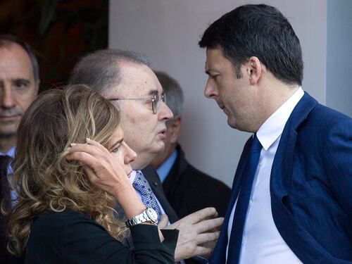 Jobs act, scontro Renzi-sindacati. E la fiducia del governo cala