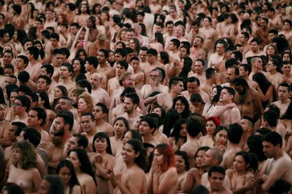 Bogotà, 6mila nudi in piazza: in posa per Tunick 5