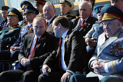 Putin alla parata col nastro degli indipendentisti 5