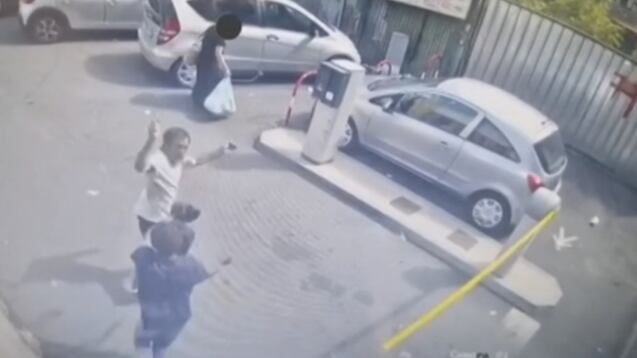 Parcheggiatore abusivo accoltellato in centro a Catania: l'aggressore incastrato da un video