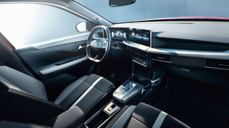 foto interni opel frontera 2024