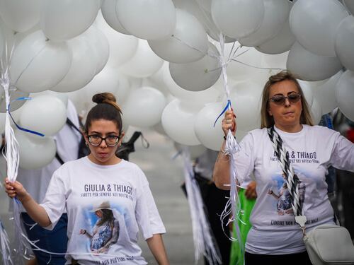 Palloncini bianchi e silenzio. "Giulia portava la vita dentro"