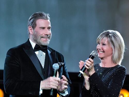 John Travolta sostiene Olivia Newton-John nella lotta contro il cancro: "Sono orgoglioso di lei"