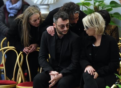 Maria De Filippi e il figlio alla camera ardente di Maurizio Costanzo 2