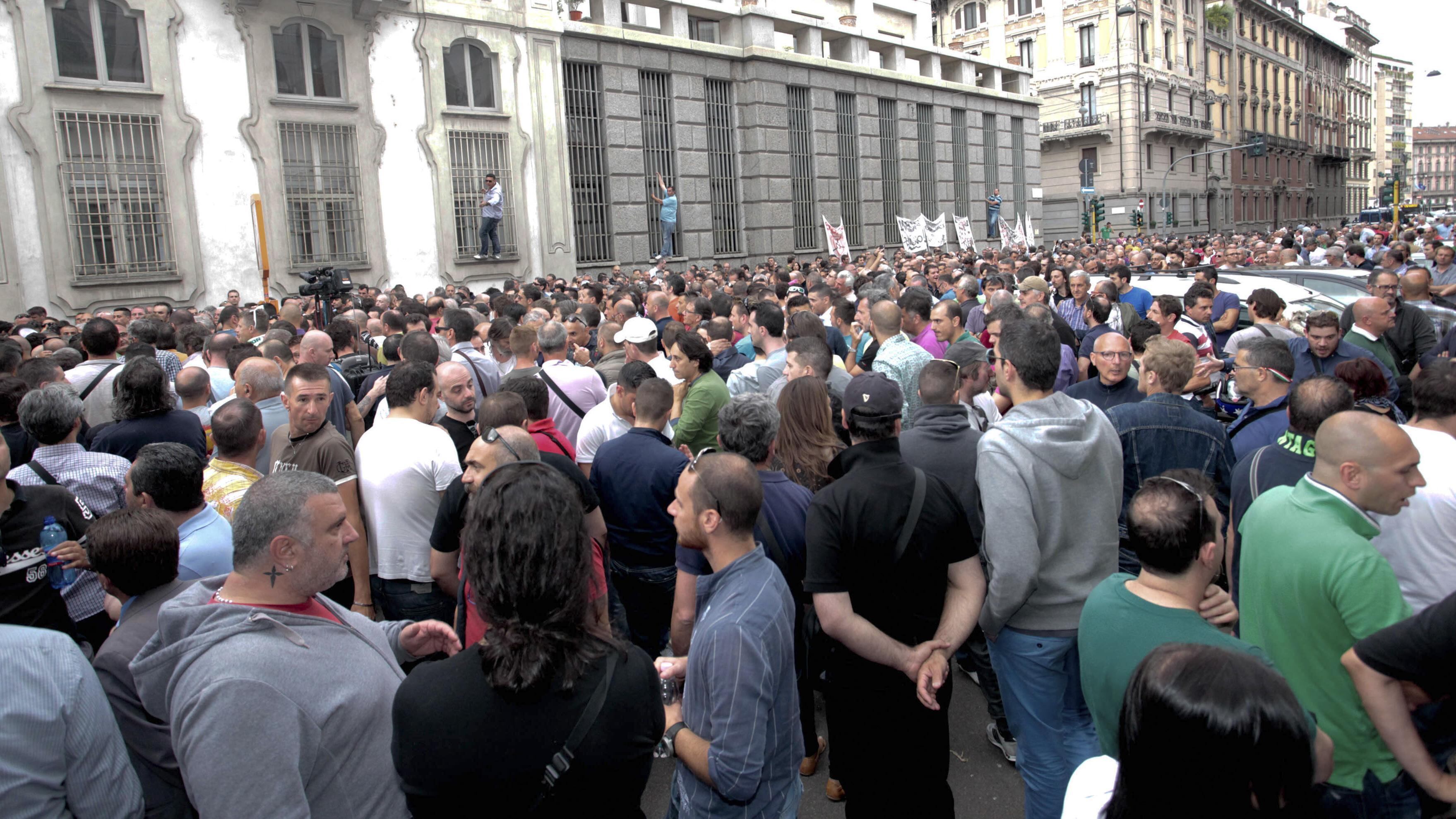 Spot di Renzi a Uber: «Straordinario»