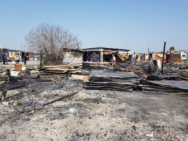 Borgo Mezzanone, la baraccopoli dopo l'incendio 1