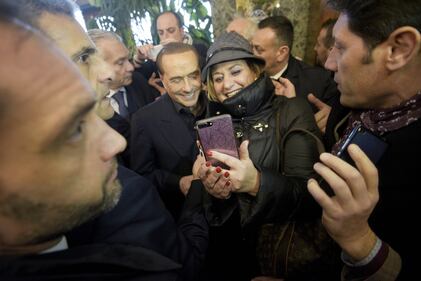 Berlusconi a Napoli: visita nel centro storico 9