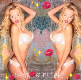 Valeria Marini: baci e foto sexy su Instagram 14