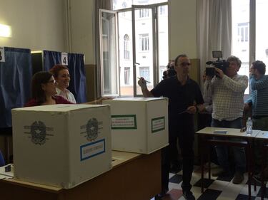 Da Berlusconi a Parisi: i big votano a Milano 3