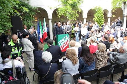 Berlusconi e gli amici degli animali di Forza Italia 3