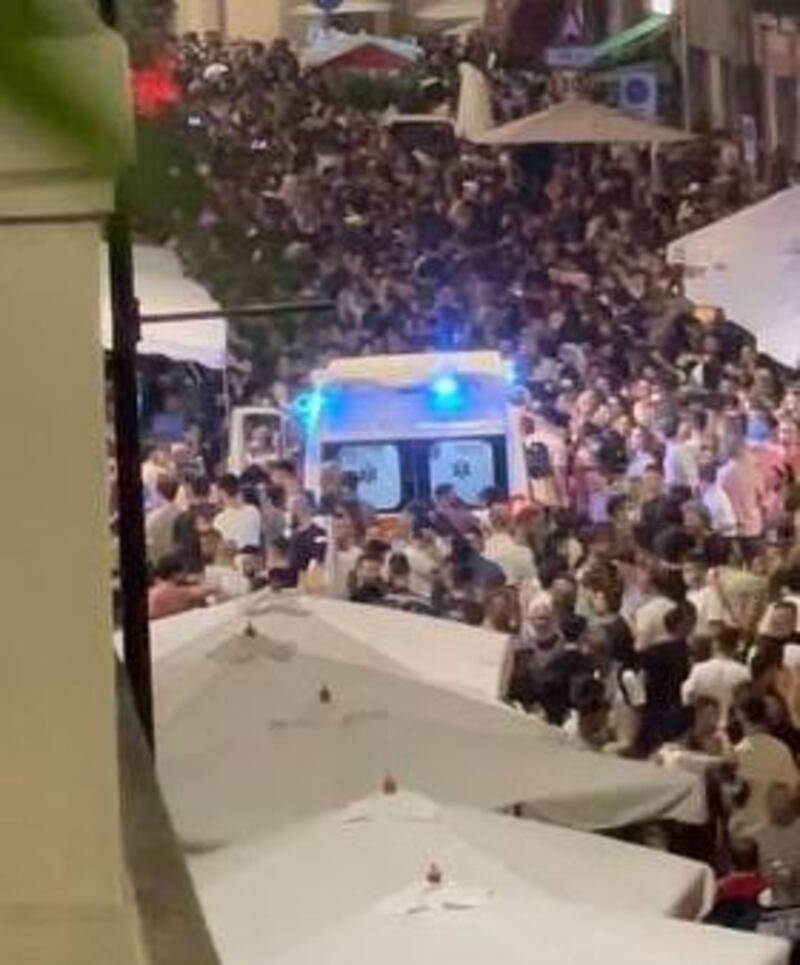 Movida in via Lecco