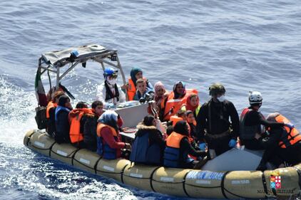 Naufragio a largo della Libia: a bordo 500 persone 7