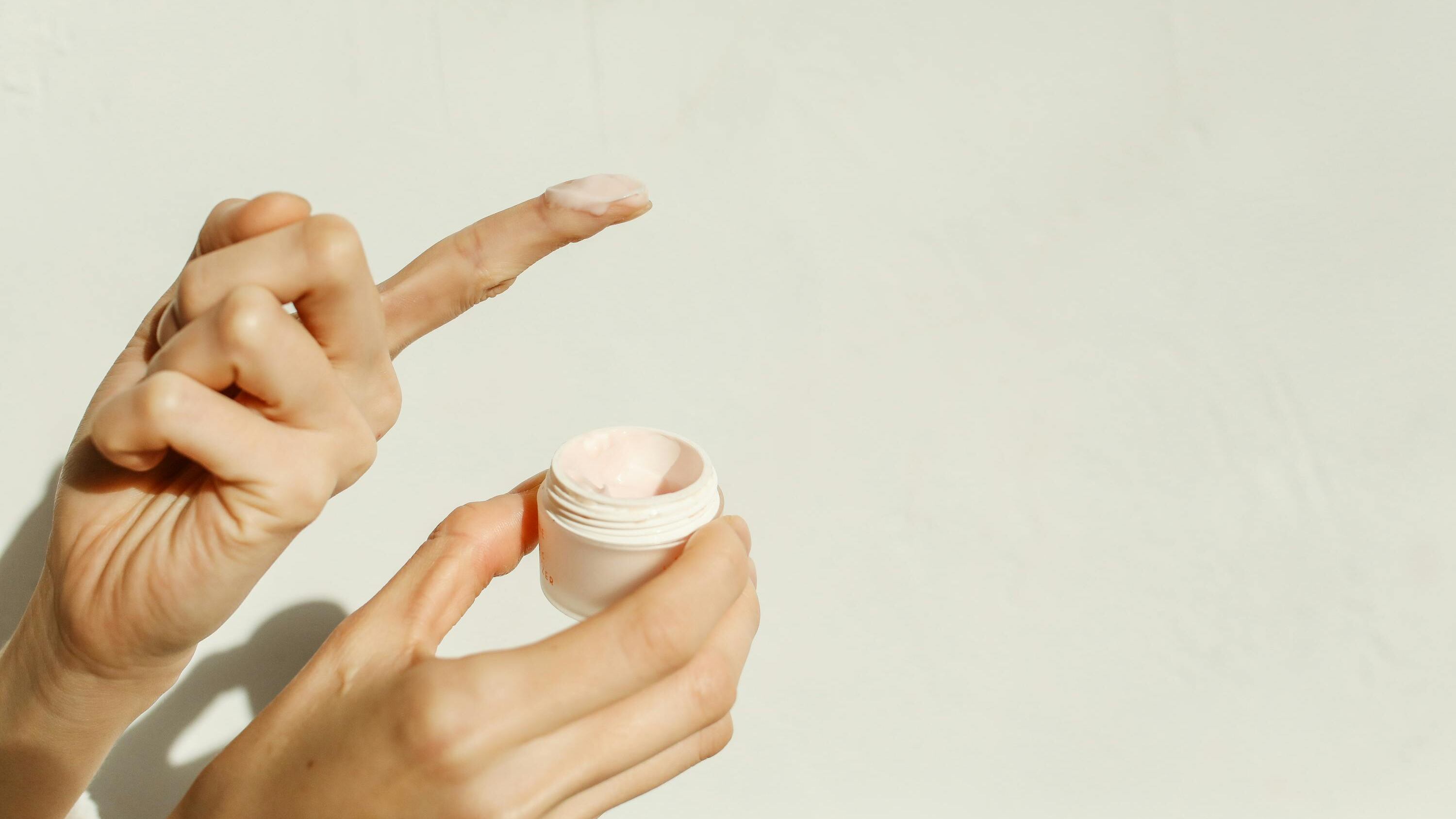 Bava di lumaca, perché è così preziosa per la pelle? Dal collagene alle vitamine, tutti i benefici