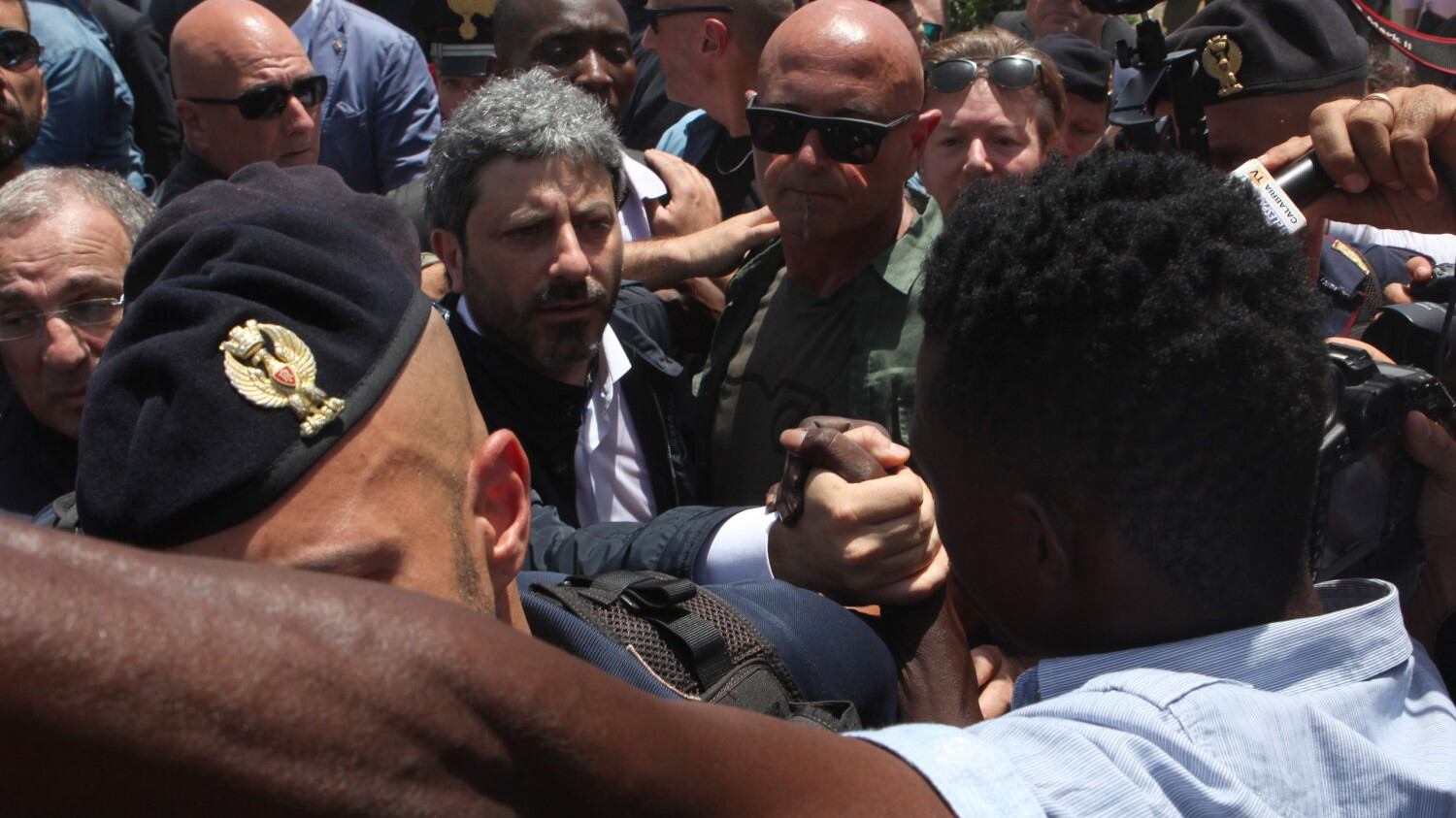 Migrante ucciso, Fico in Calabria "Porto le condoglianze di Stato"