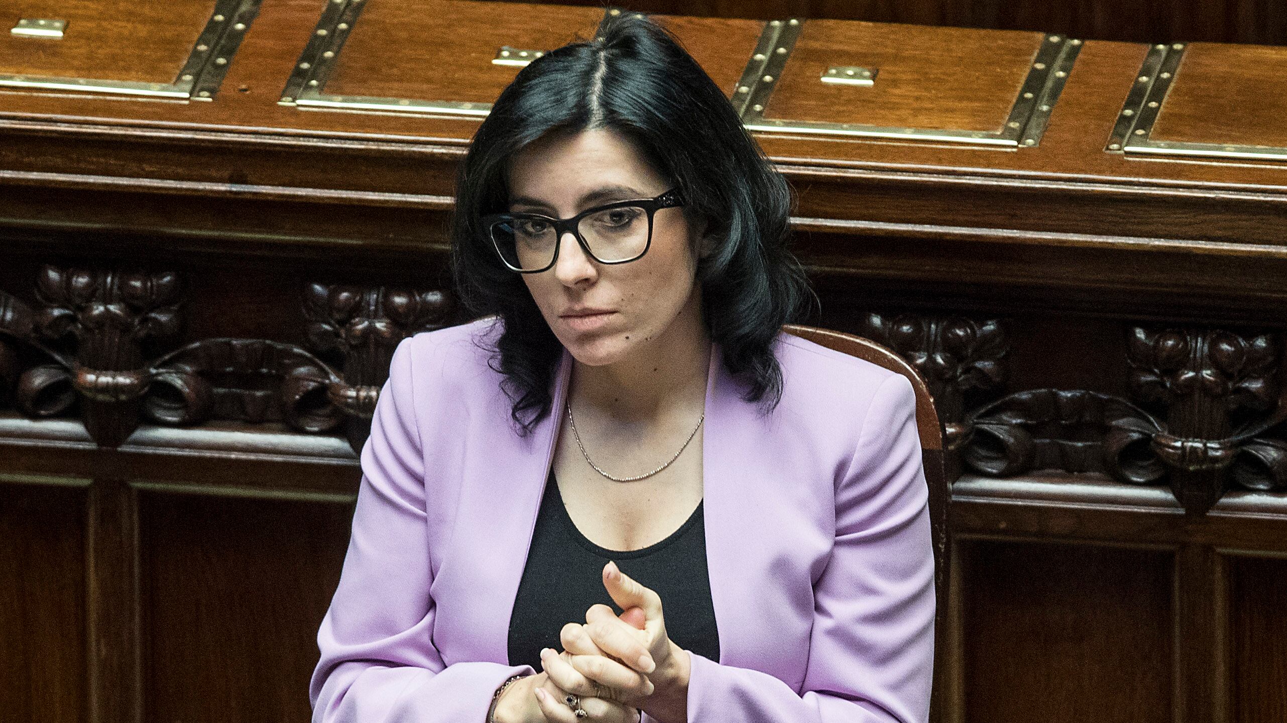 La Dadone "affida" i #vaccini agli influencer