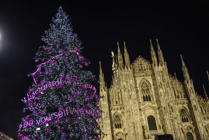 L'accensione dell'albero rosa dell'Estetista cinica a Milano 6