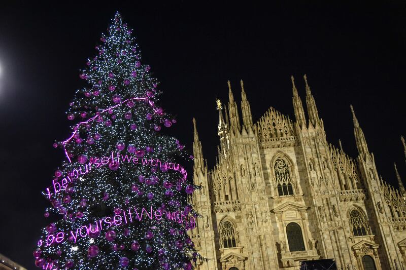 L'accensione dell'albero rosa dell'Estetista cinica a Milano 6