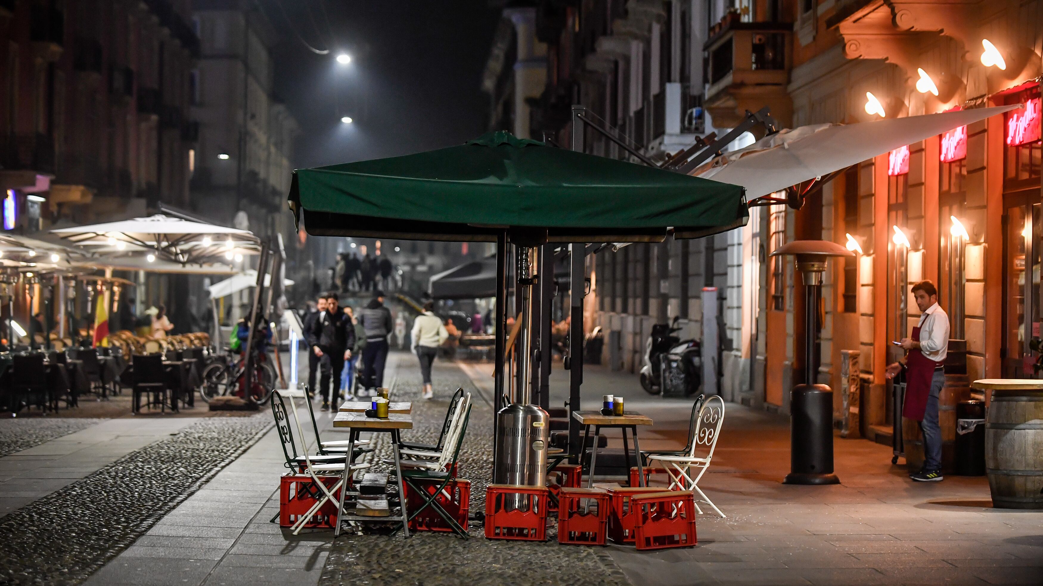 Scattano i controlli per il "coprifuoco". La città si adegua: solo sei le denunce