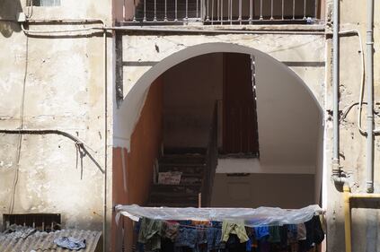 Viale Bligny, muri imbiancati contro lo spaccio 3