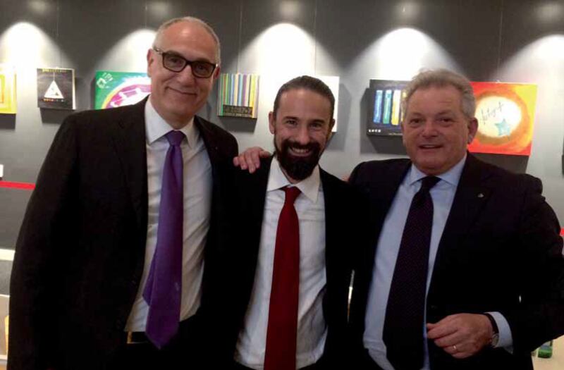 L'avvocato Paolo Mora (vice presidente Rotary Club Milano Europa), Fabio Pasiani (responsabile comunicazione Fondazione Progetto Arca) e Lino Volpe (presidente Rotary Club Milano Europa) 
