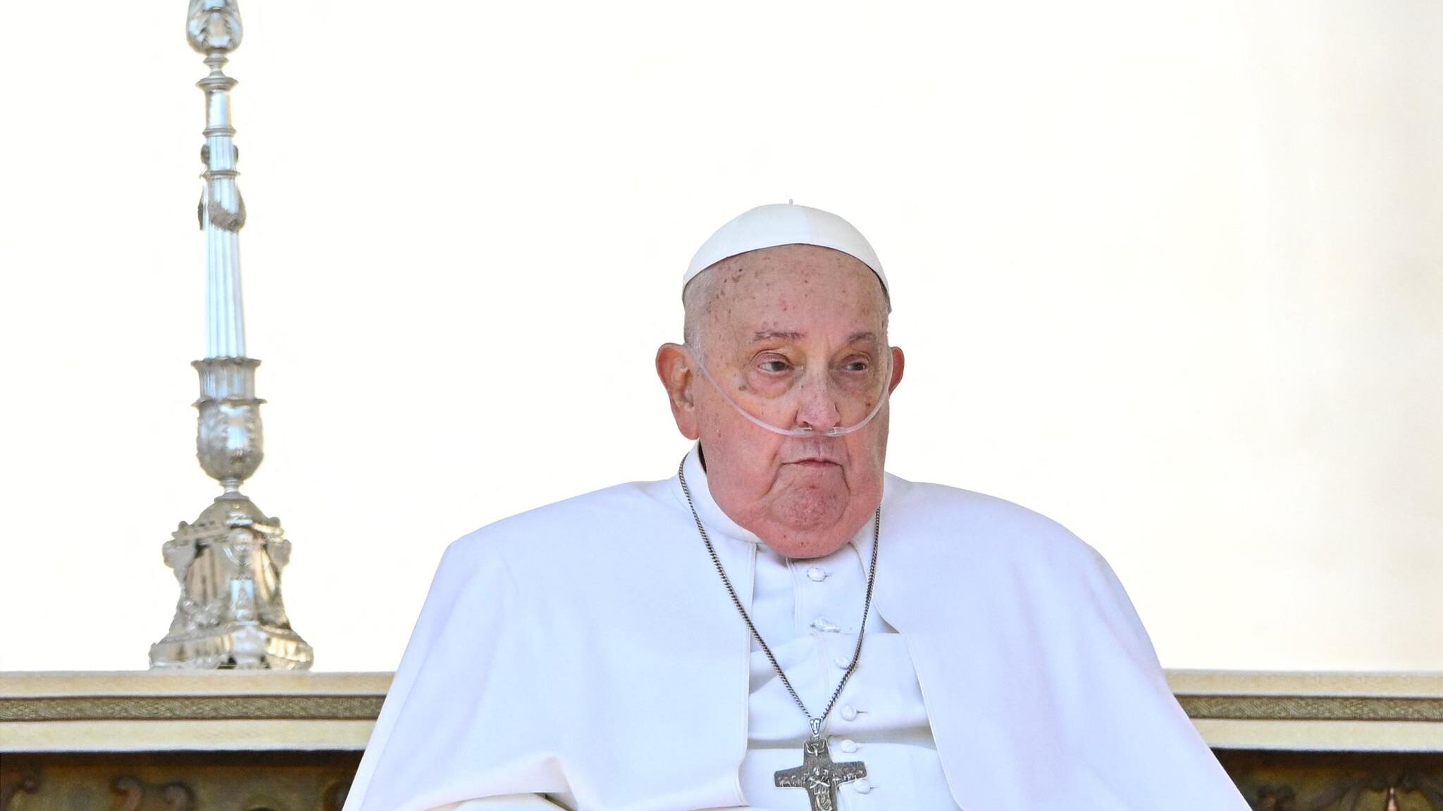 Il Papa a sorpresa in piazza San Pietro