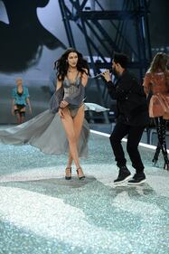Bella Hadid, hot il suo Calendario dell'Avvento 27