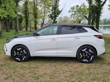Opel Grandland Gse, guarda le foto 11