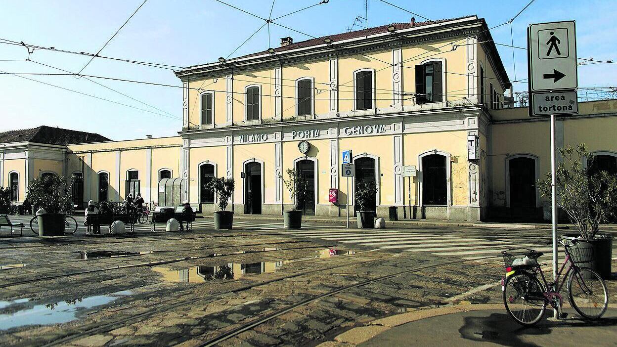 Con un treno a vapore la città dà l'addio alla stazione di Porta Genova