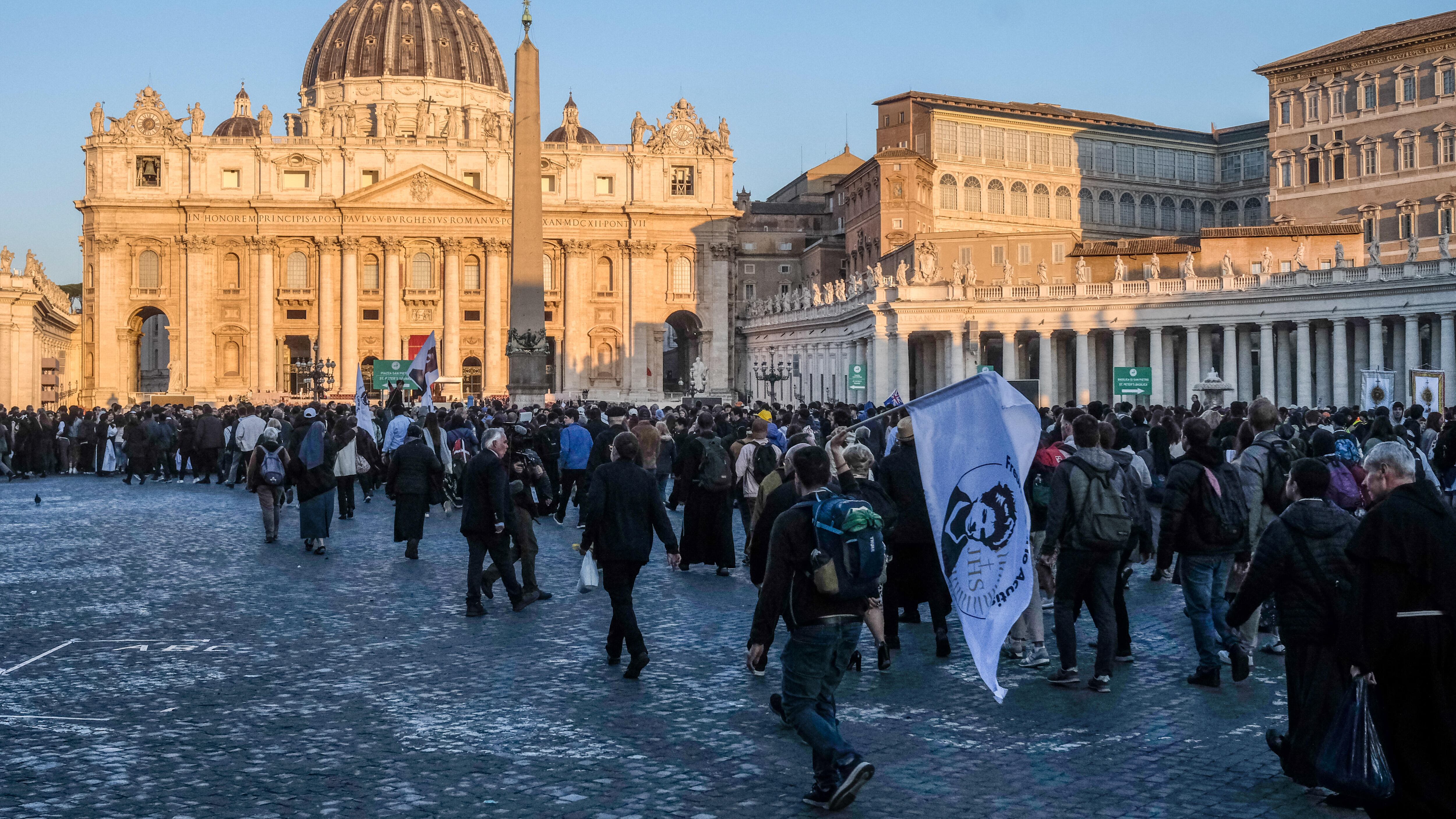 A San Pietro ci sono (quasi) tutti: chi sono i grandi assenti al funerale del Papa